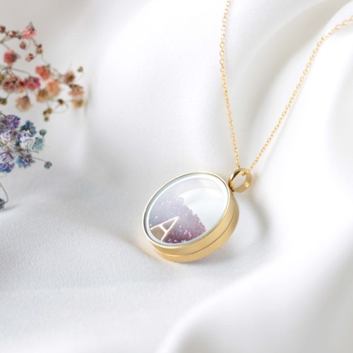 Naszyjnik złoty sekretnik z literką i cyrkoniami fuksja