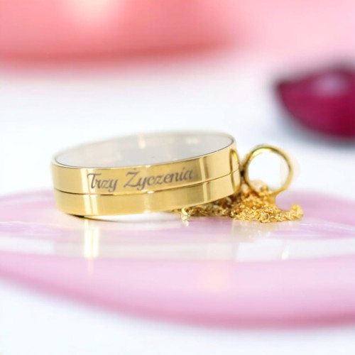 Złoty sekretnik z literką i delikatnie różowymi kwiatami