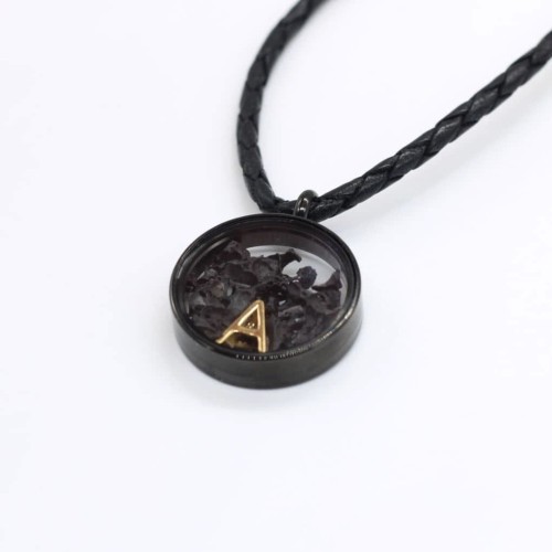 Męski sekretnik z personalizowaną literą i lawą wulkaniczną/turmalinem