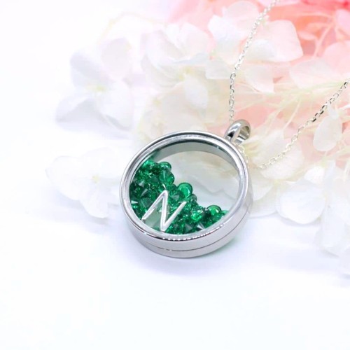 Srebrny naszyjnik sekretnik MAXI ze szmaragdową cyrkonią z literką