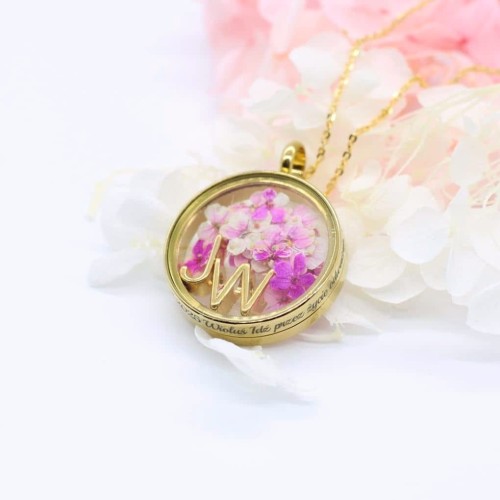 Sekretnik MAXI || Złoty naszyjnik z literką i różowymi kwiatami ,,Blossom