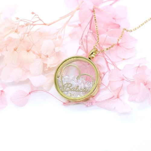 Sekretnik z różowymi cyrkoniami, Dzień Babci